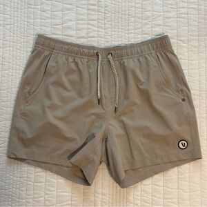 Vuori kore lined 5” shorts, large, light tan